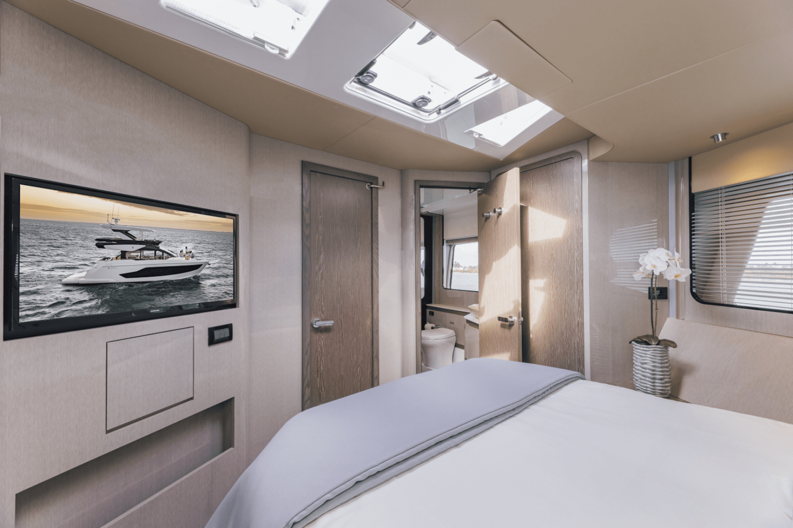 Slide: The Image of Cruisers Yachts 57 Fly 2025 - 4958444