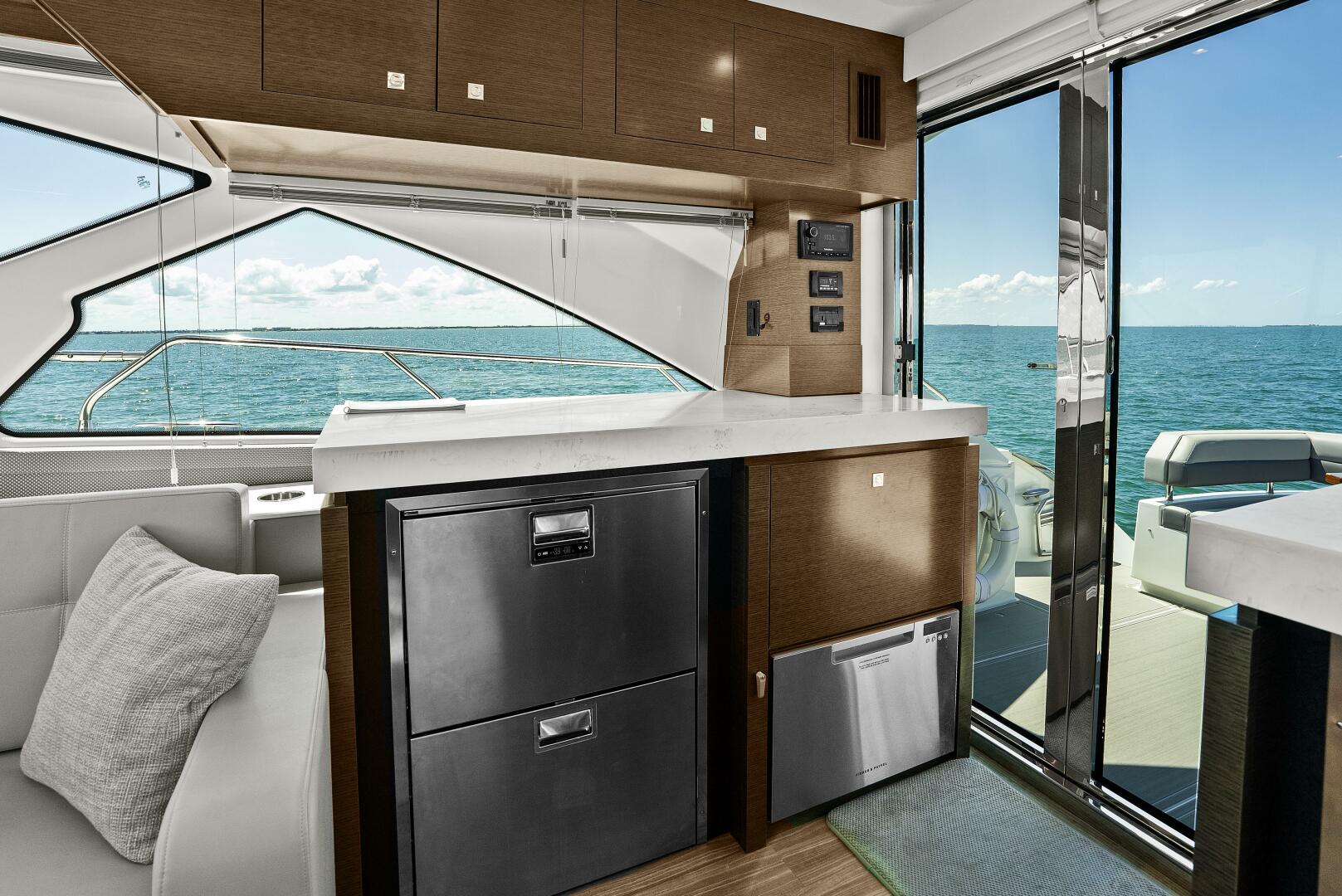 Slide: The Image of 2021 Cruiser Yachts 60 Cantius - Salon - 5432270