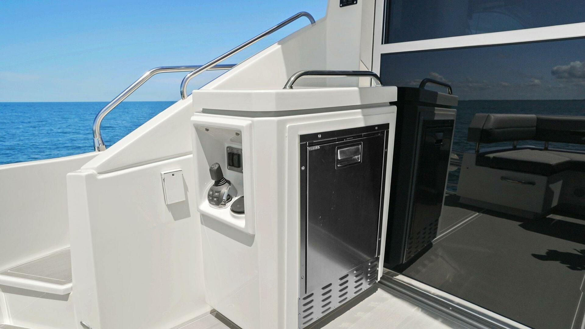 Slide: The Image of 2021 Cruiser Yachts 60 Cantius - Port Joystick - 5440096