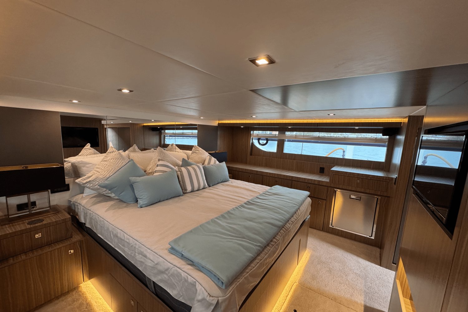 Slide: The Image of Cruisers Yachts 60 CANTIUS 2025 - 31