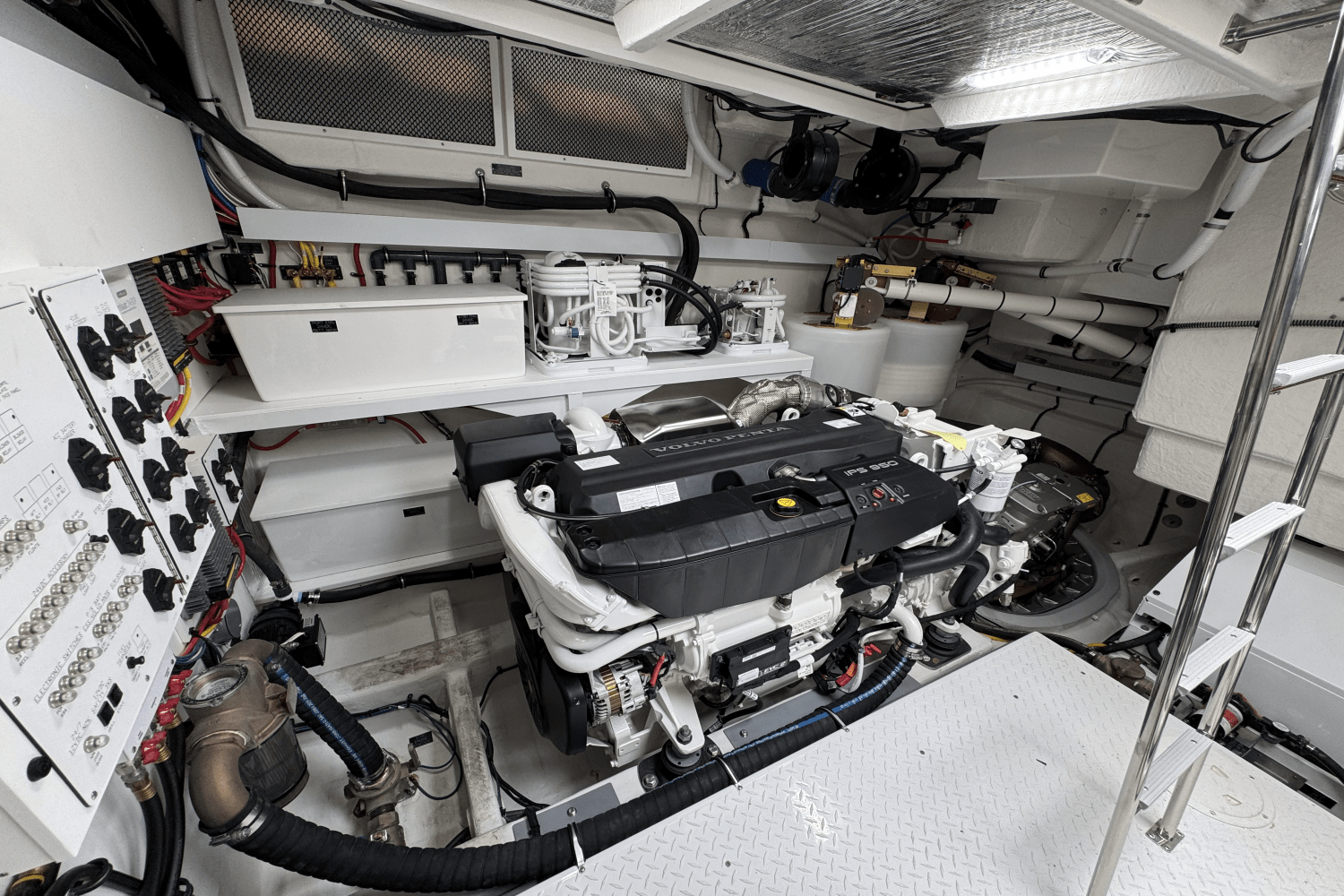 Slide: The Image of Cruisers Yachts 60 CANTIUS 2025 - 49