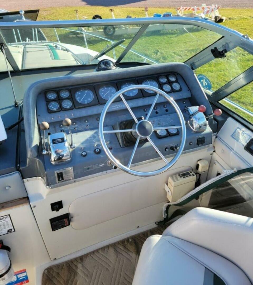 Slide: The Image of Cruisers Yachts Esprit 3270 1989 - 4911773
