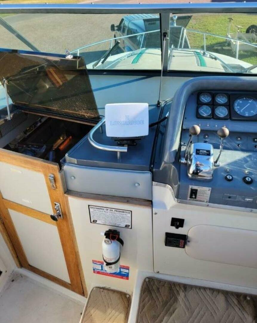Slide: The Image of Cruisers Yachts Esprit 3270 1989 - 4911777