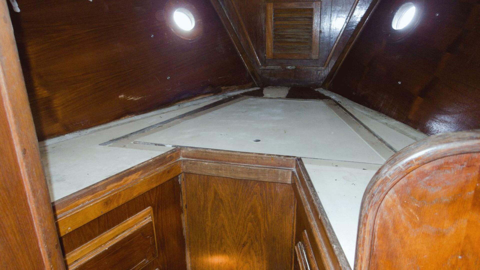 Slide: The Image of V-Berth - 18