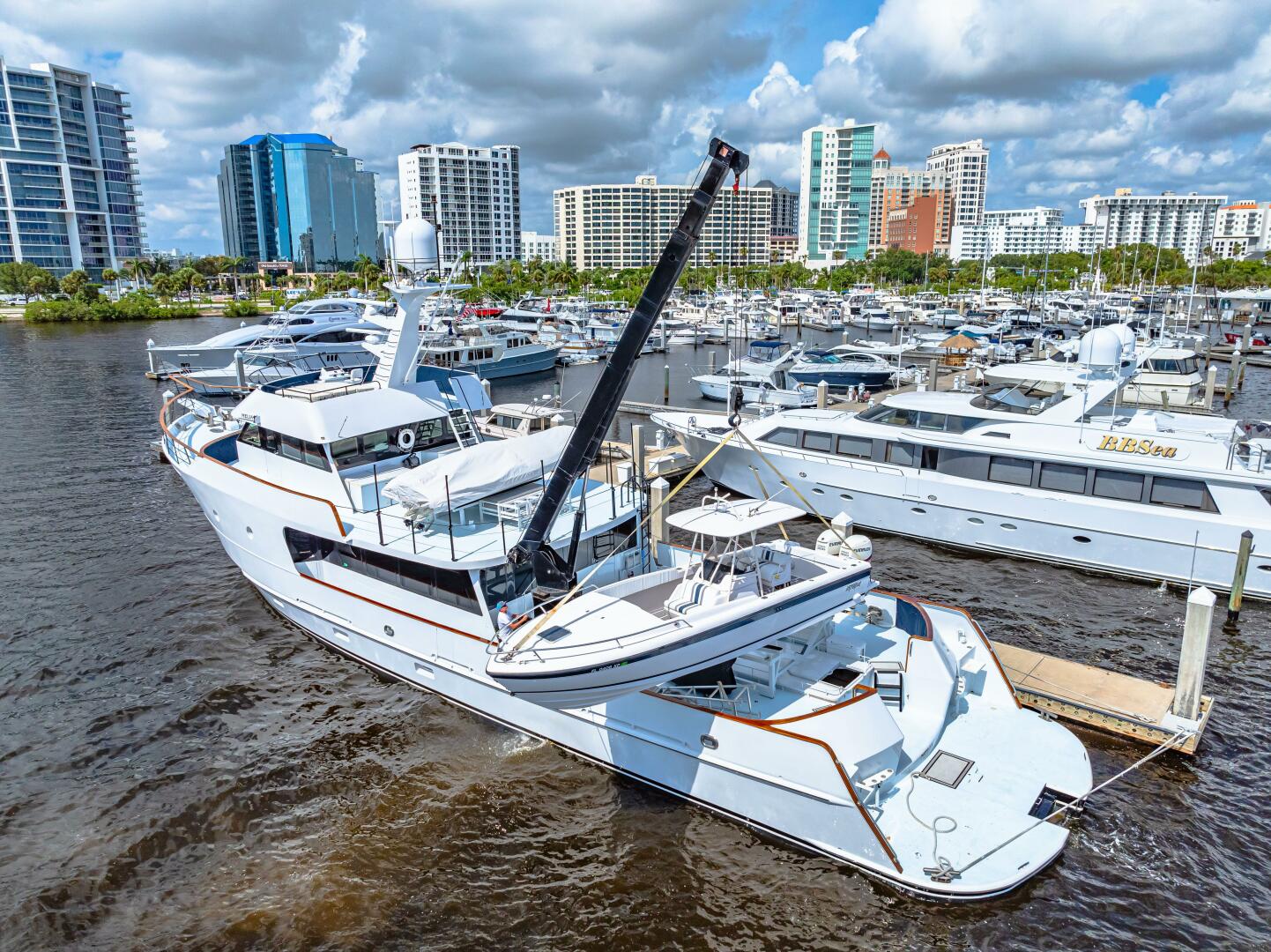 Slide: The Image of Custom Freeport Yachts - Expedition 1991 - 4868801