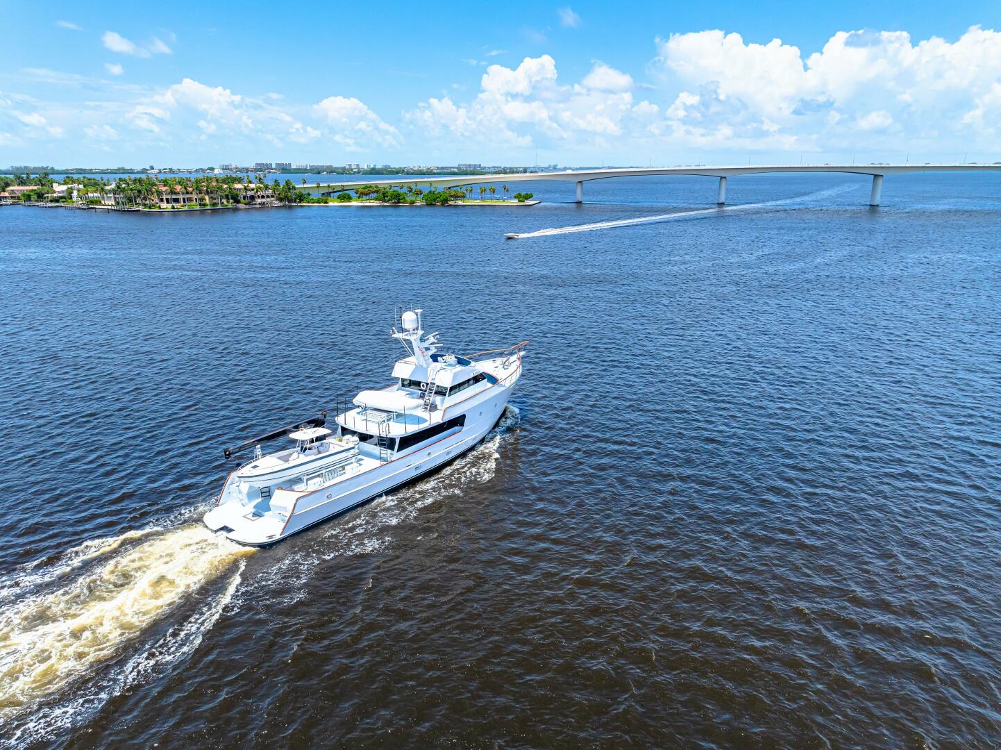 Slide: The Image of Custom Freeport Yachts - Expedition 1991 - 4868713
