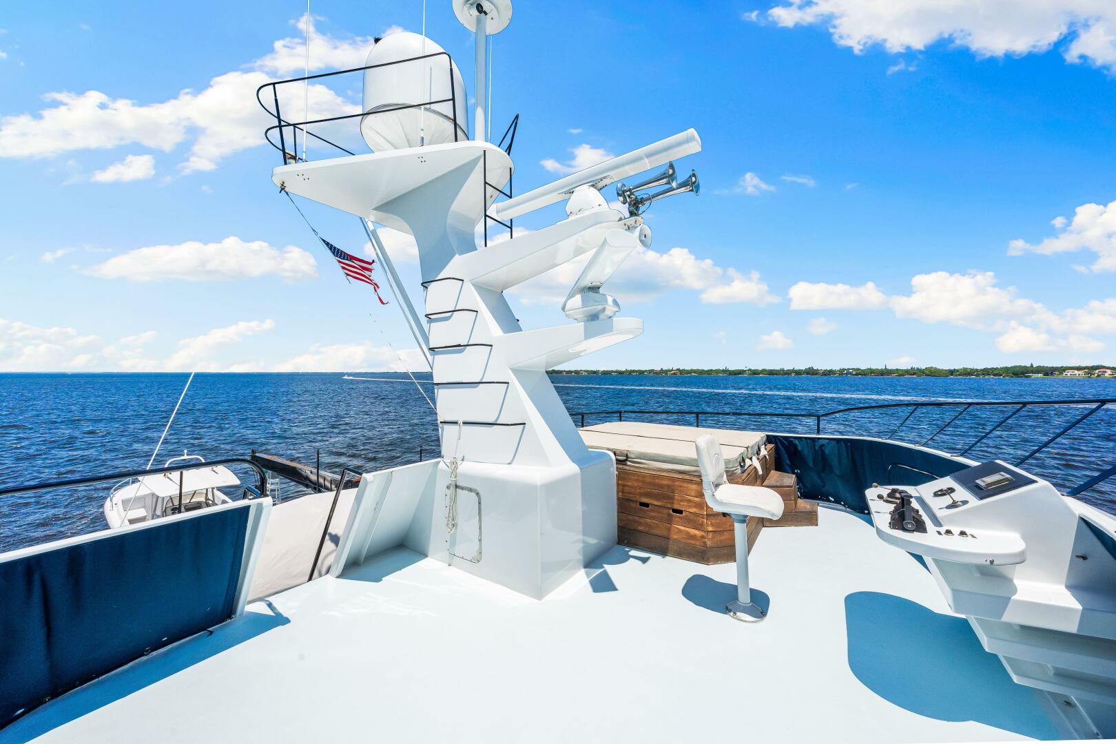 Slide: The Image of Custom Freeport Yachts - Expedition 1991 - 4868725