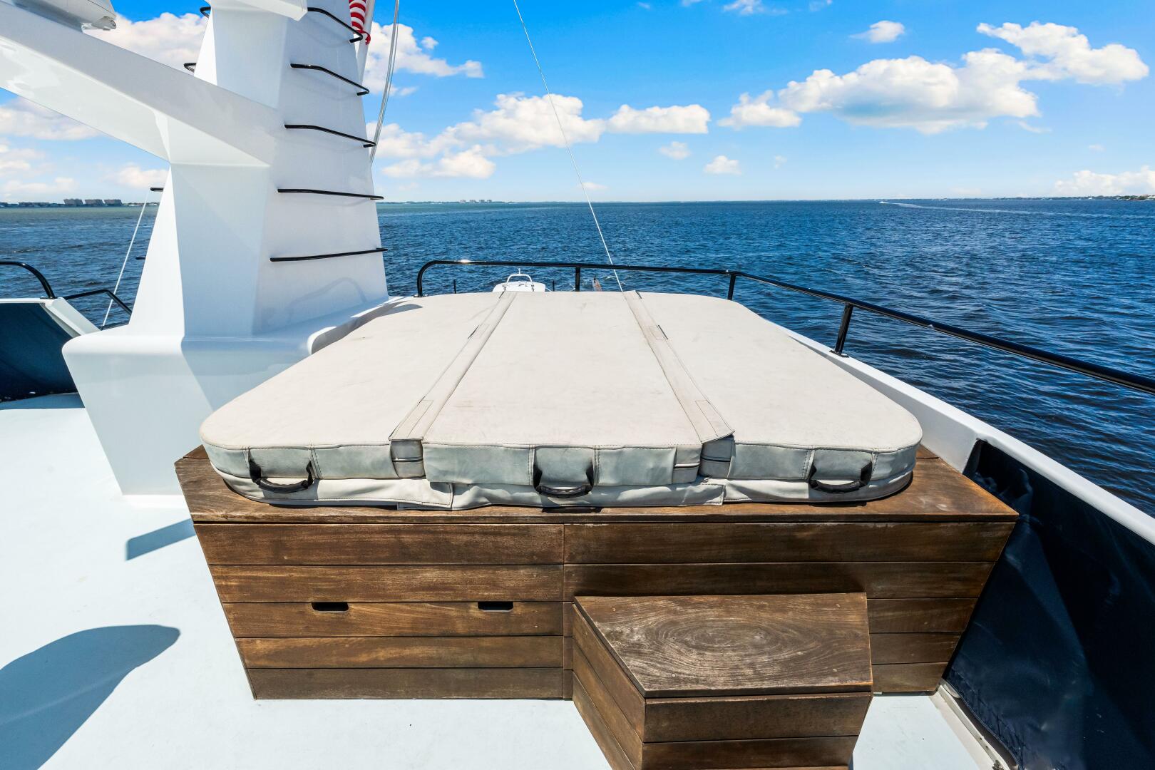 Slide: The Image of Custom Freeport Yachts - Expedition 1991 - 4868727