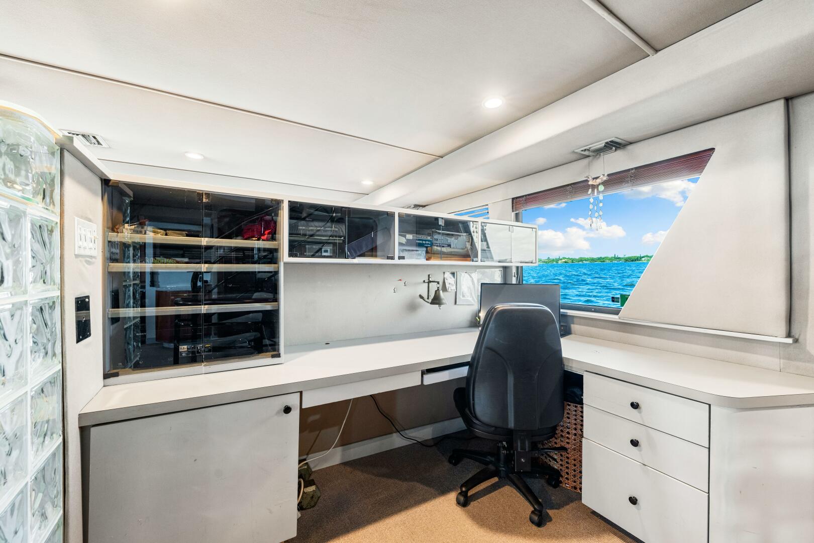 Slide: The Image of Custom Freeport Yachts - Expedition 1991 - 4868742