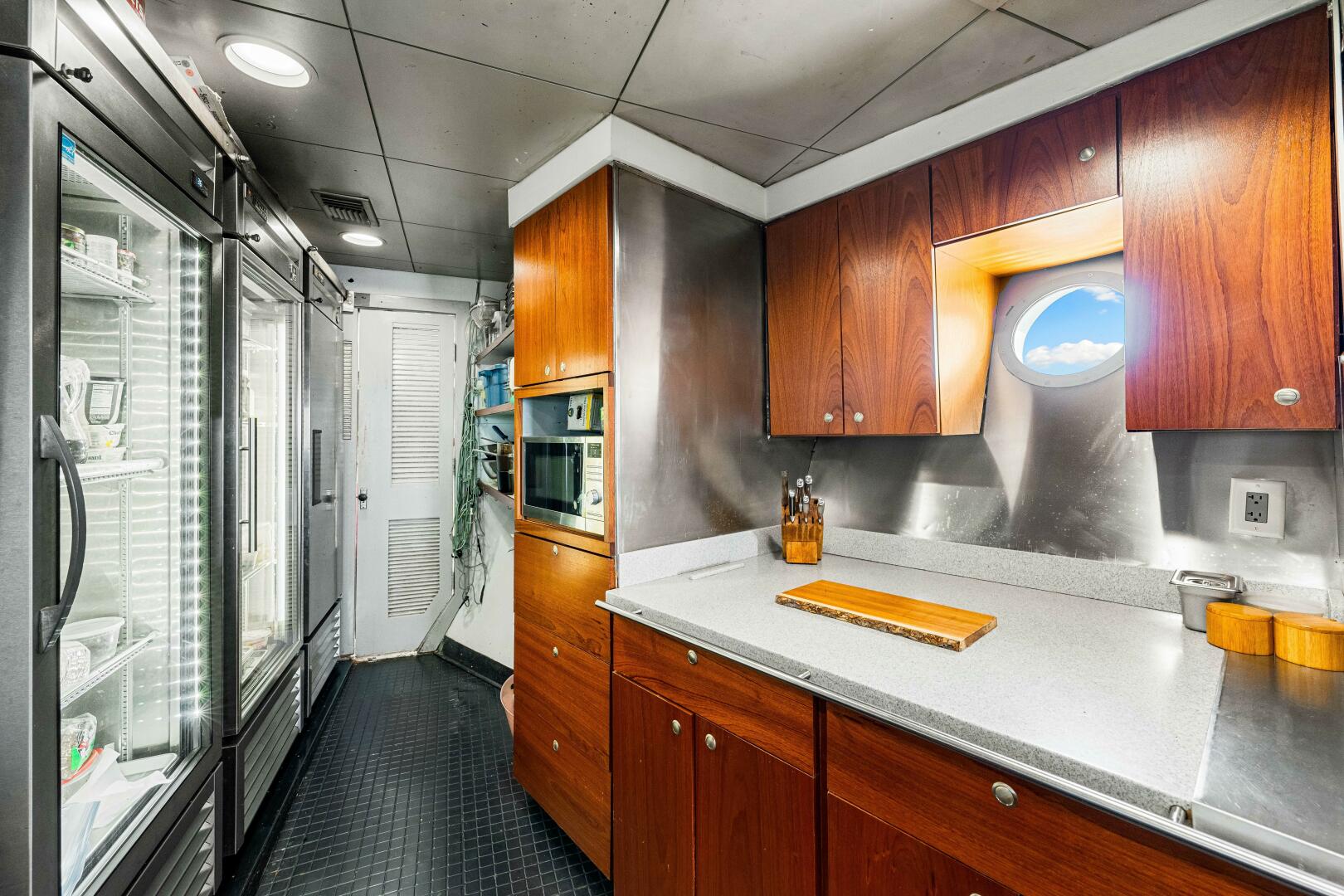 Slide: The Image of Custom Freeport Yachts - Expedition 1991 - 4868752