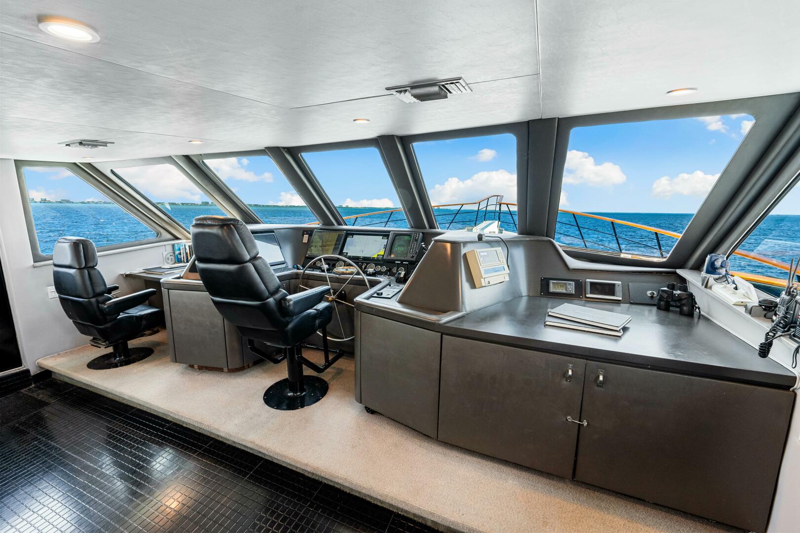 Slide: The Image of Custom Freeport Yachts - Expedition 1991 - 4868761