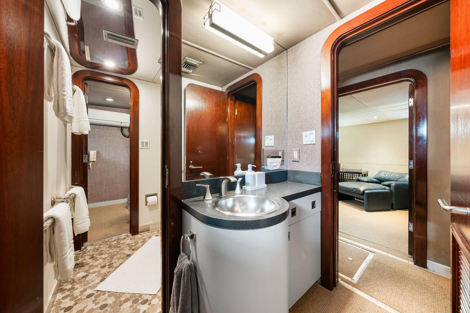 Slide: The Image of Custom Freeport Yachts - Expedition 1991 - 4868771