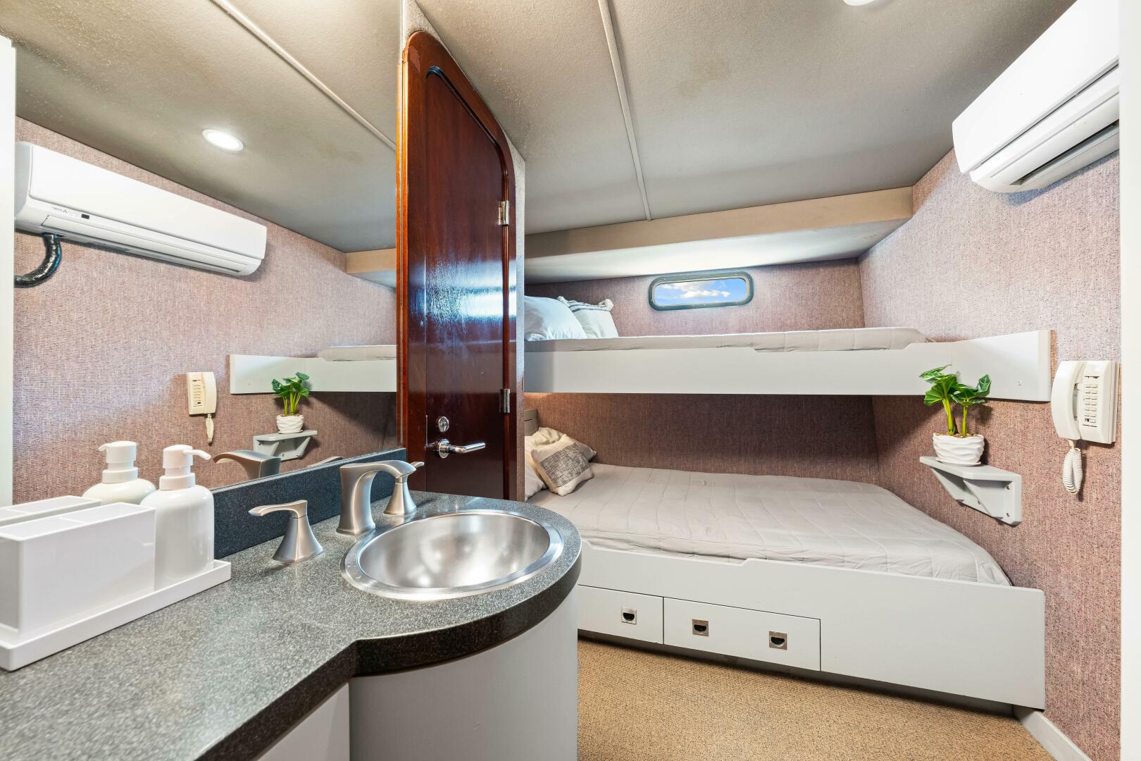Slide: The Image of Custom Freeport Yachts - Expedition 1991 - 4868773
