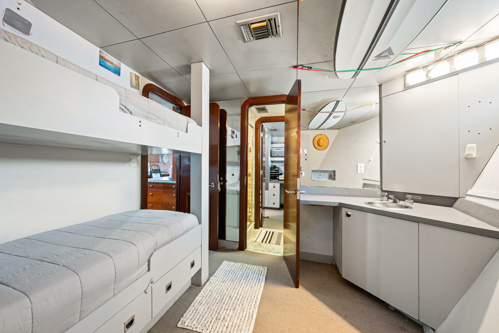 Slide: The Image of Custom Freeport Yachts - Expedition 1991 - 4868781