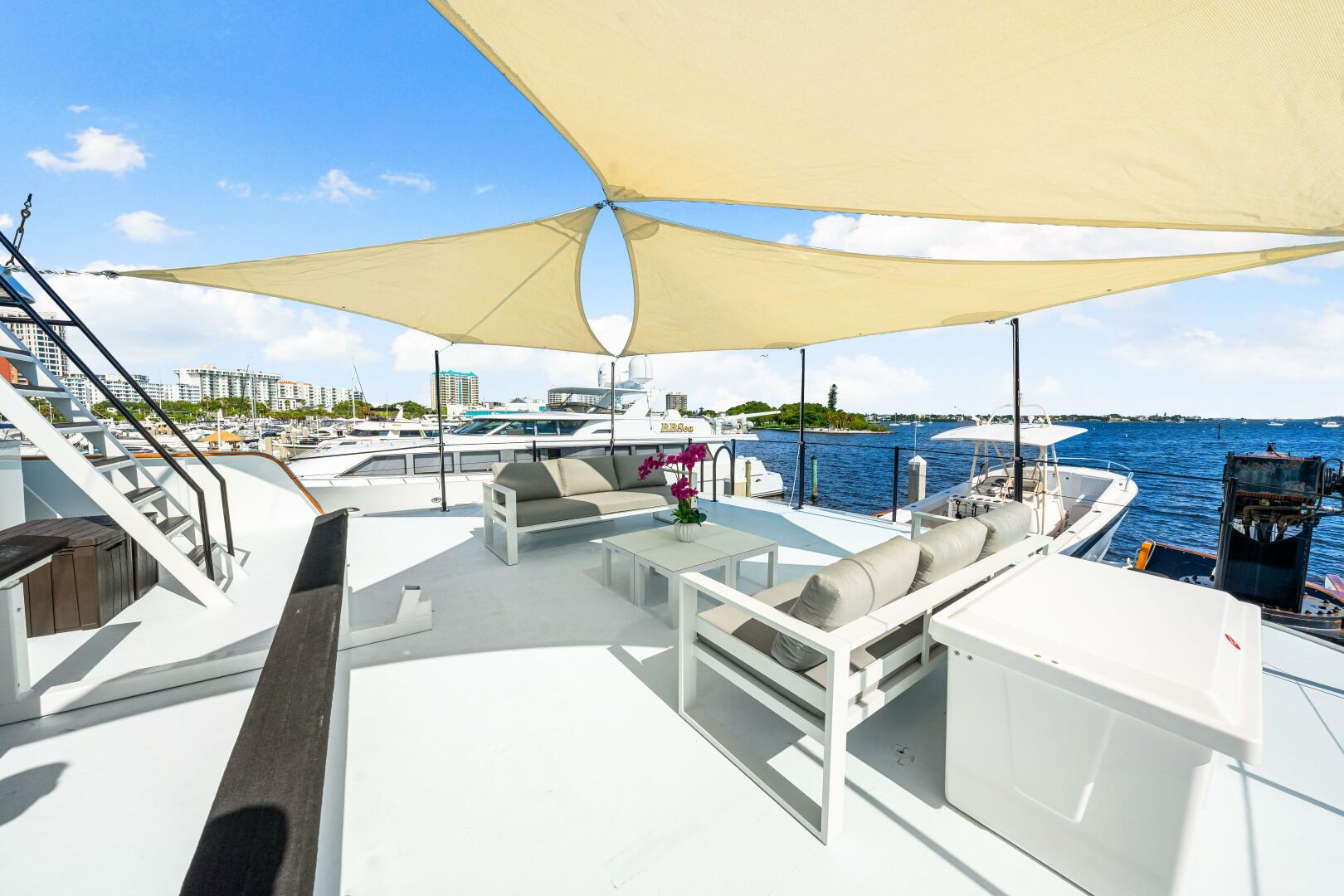 Slide: The Image of Custom Freeport Yachts - Expedition 1991 - 4868786