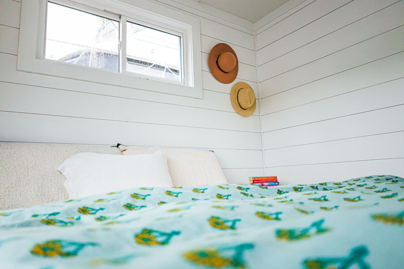Slide: The Image of Custom Hank's 40 Houseboat 2025 - 5126663