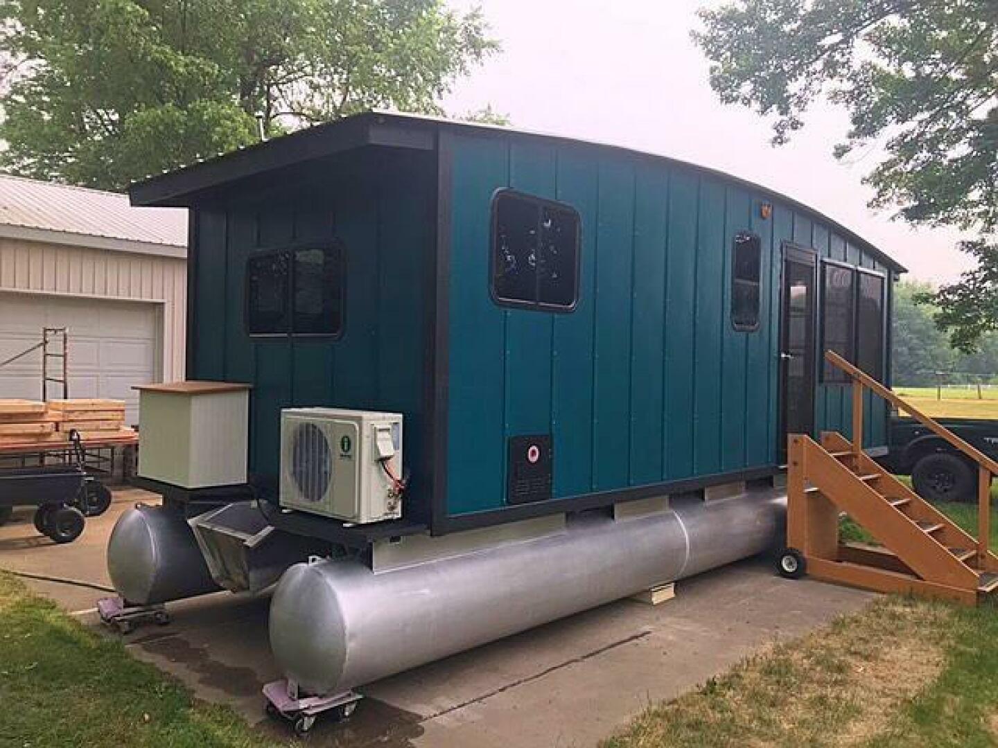Slide: The Image of Custom Houseboat 2023 - 4867995
