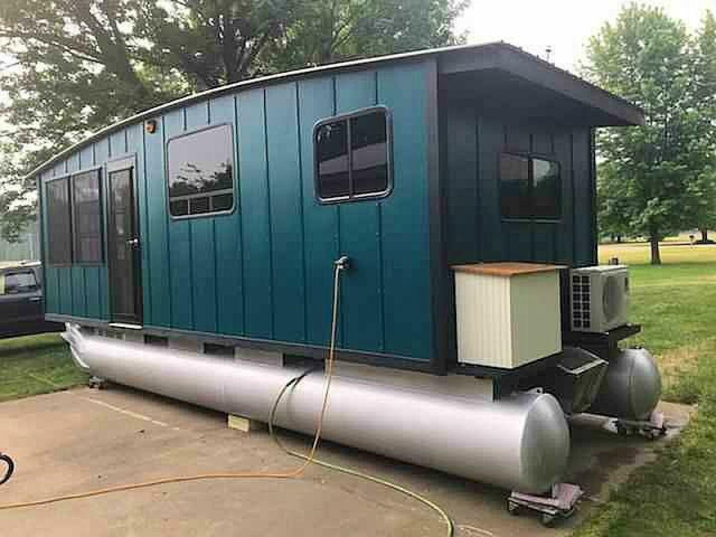 Slide: The Image of Custom Houseboat 2023 - 4867996