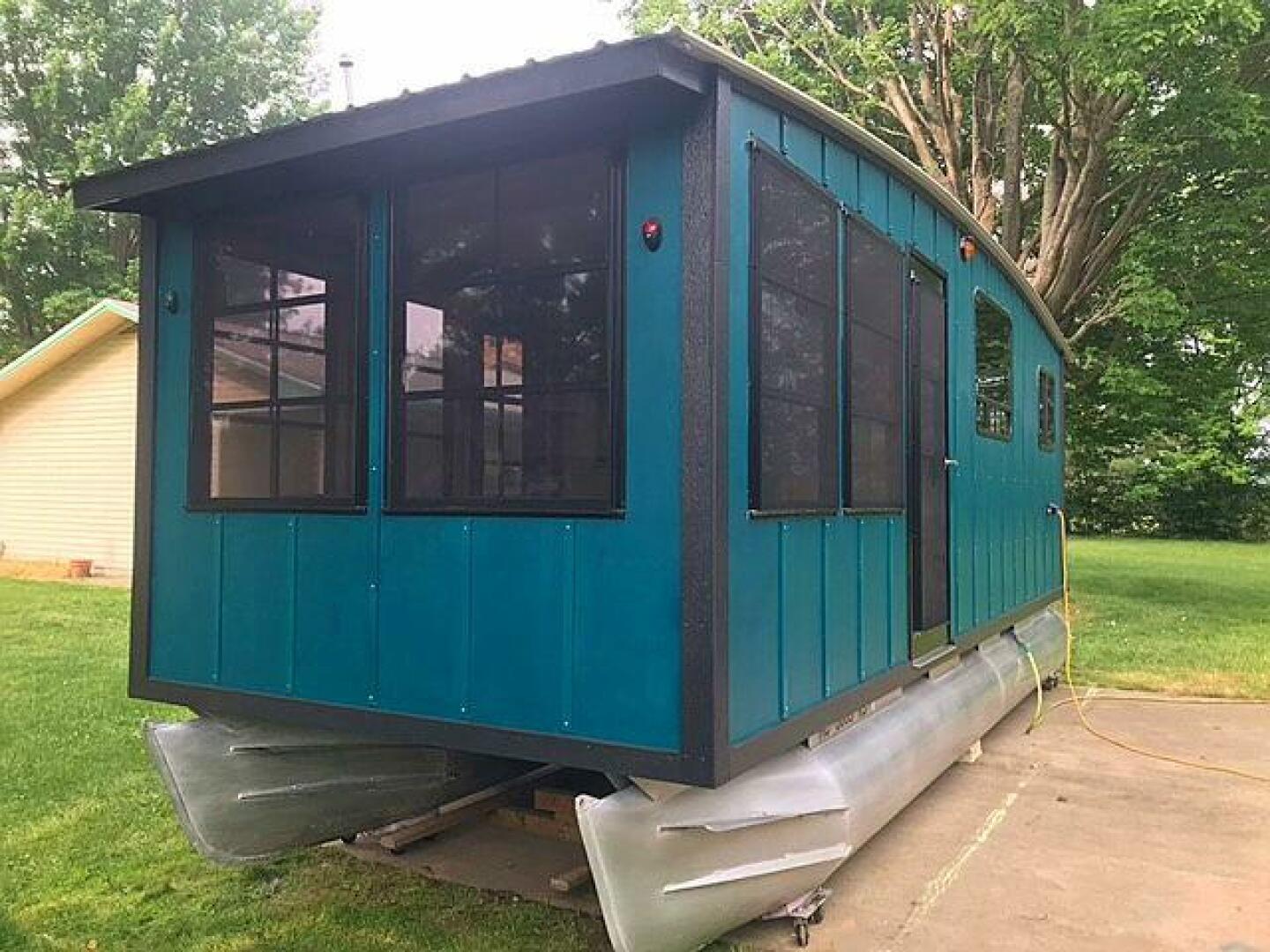 Slide: The Image of Custom Houseboat 2023 - 4867997