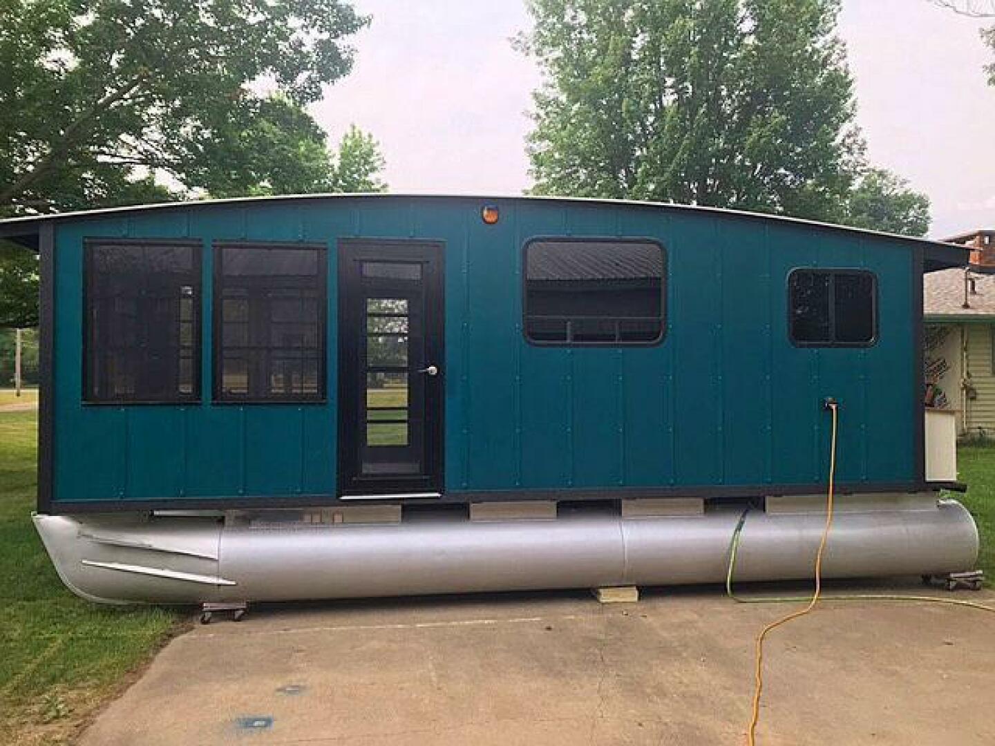 Slide: The Image of Custom Houseboat 2023 - 4868000