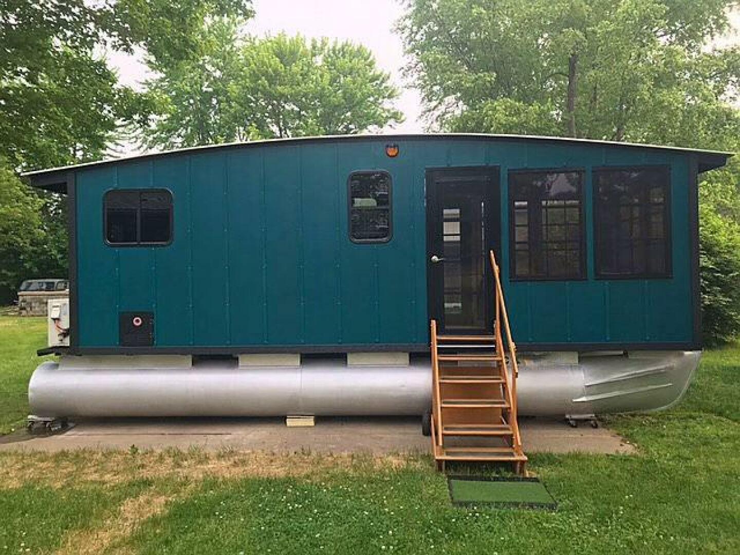 Slide: The Image of Custom Houseboat 2023 - 4868003