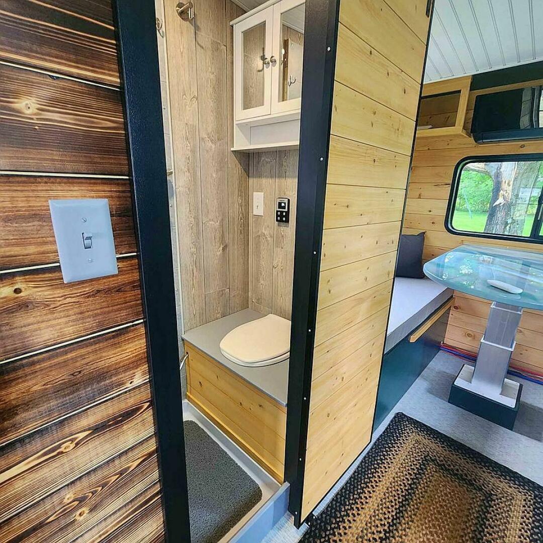 Slide: The Image of Custom Houseboat 2023 - 4868007