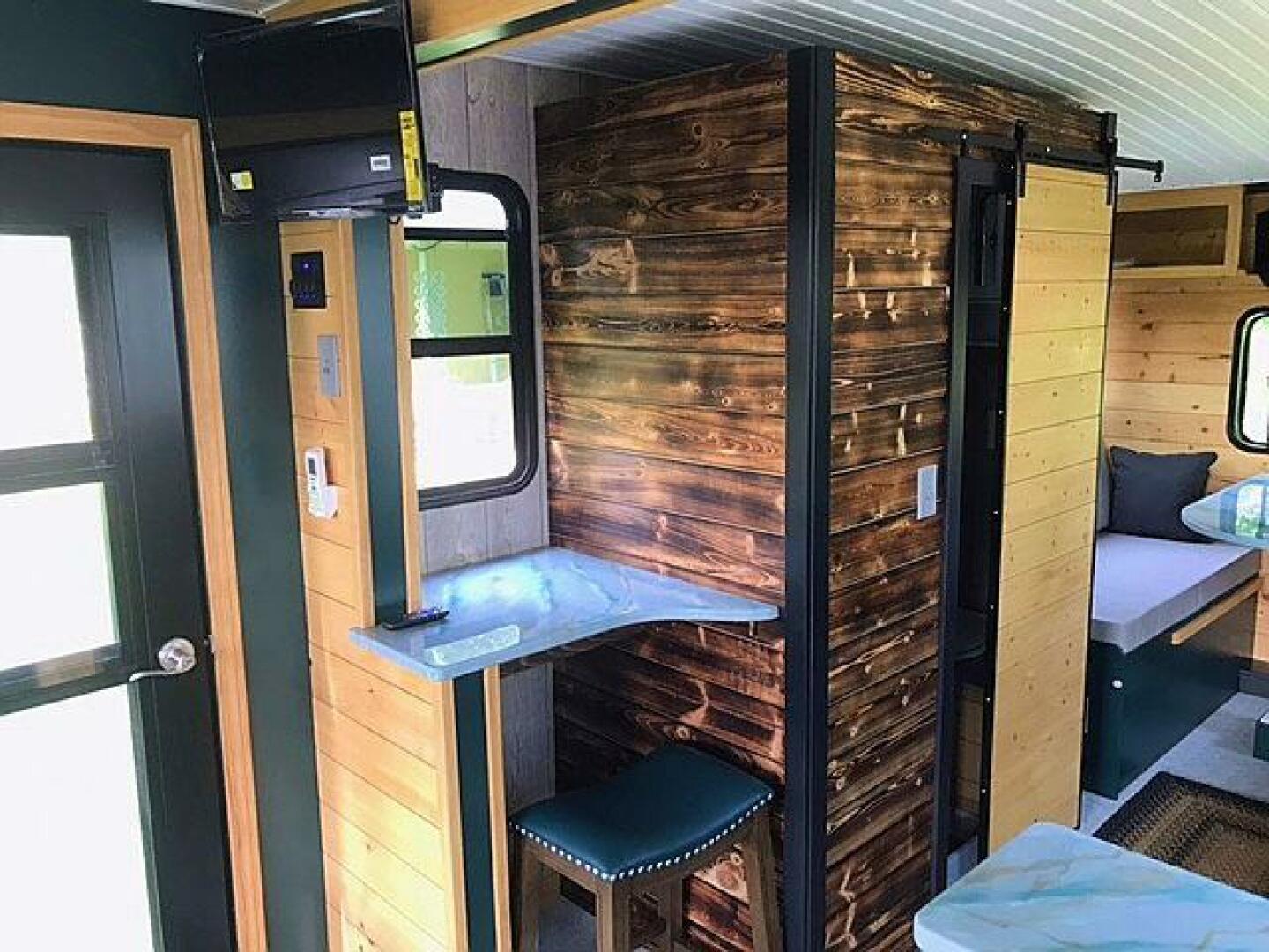 Slide: The Image of Custom Houseboat 2023 - 4868031