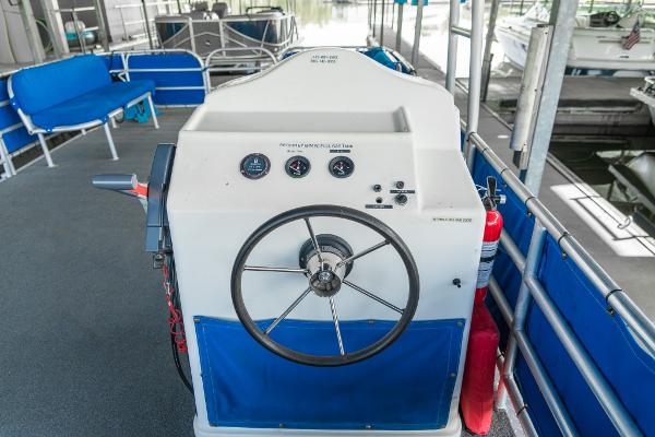 Slide: The Image of Control console of a 2000 Custom Lake Wind 25 x 10 Pontoon boat. - 20