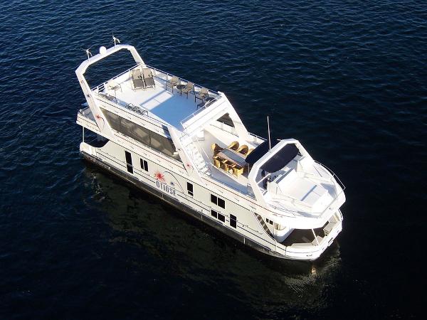 Slide: The Image of Custom 2005 yacht The Entourage Shares #21,33 and 40 on open water. - 3