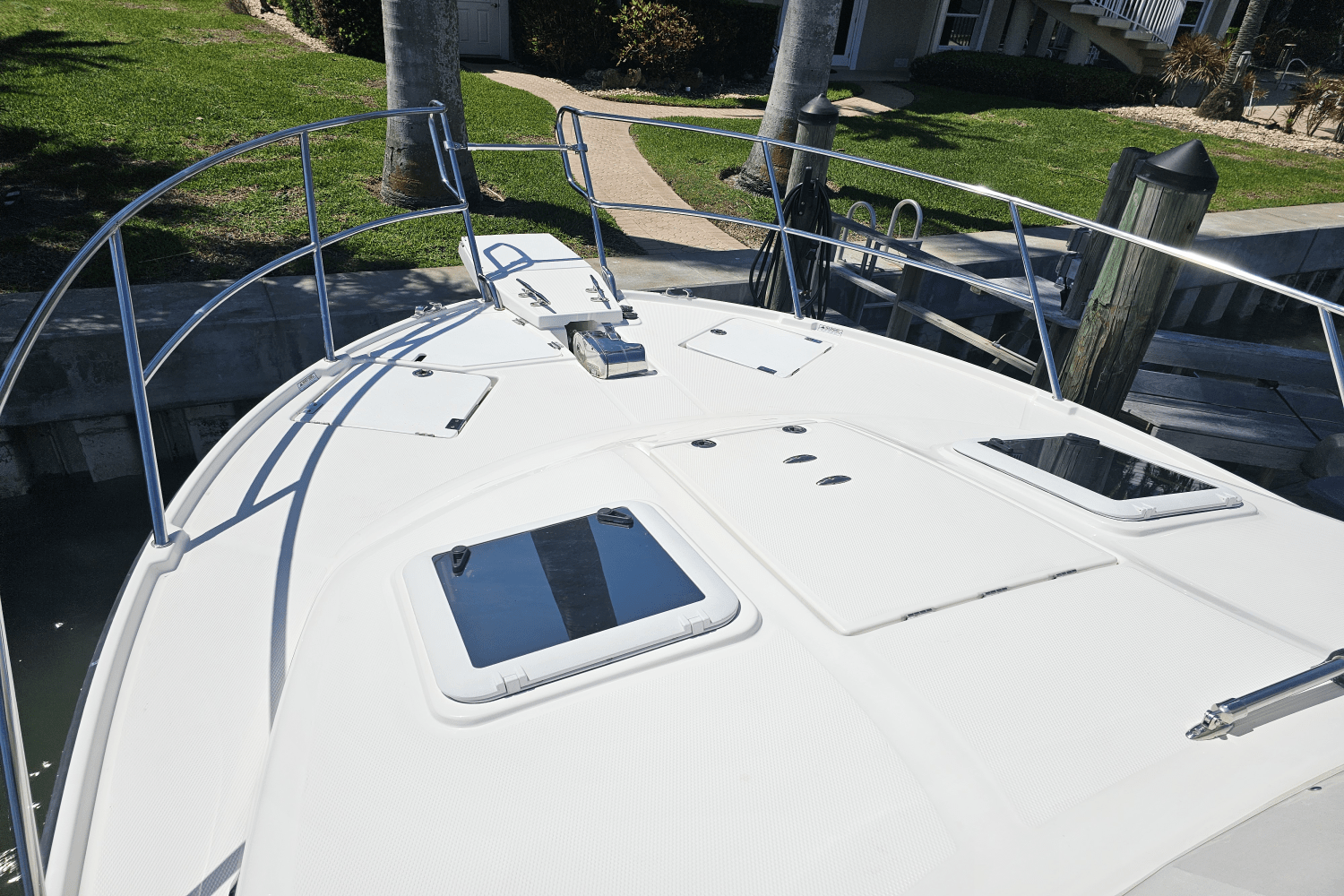 Slide: The Image of Cutwater 302 COUPE 2019 - 23