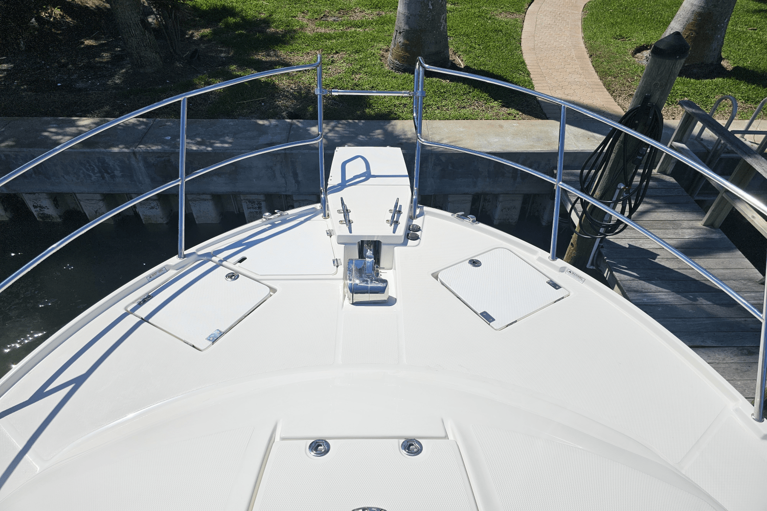 Slide: The Image of Cutwater 302 COUPE 2019 - 25