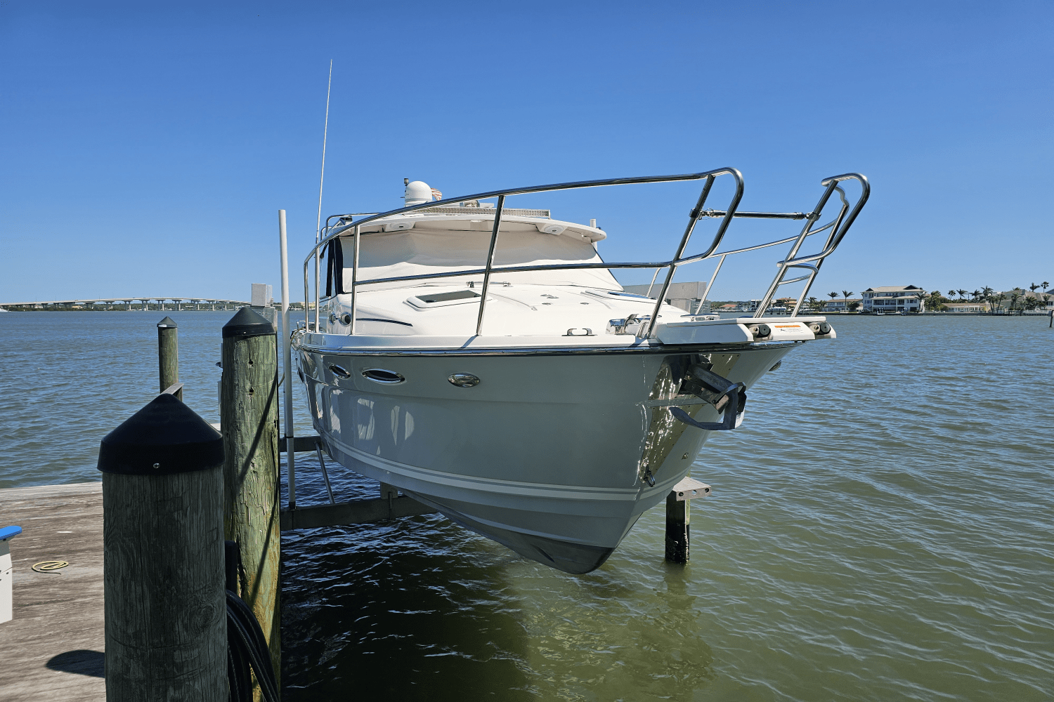 Slide: The Image of Cutwater 302 COUPE 2019 - 3