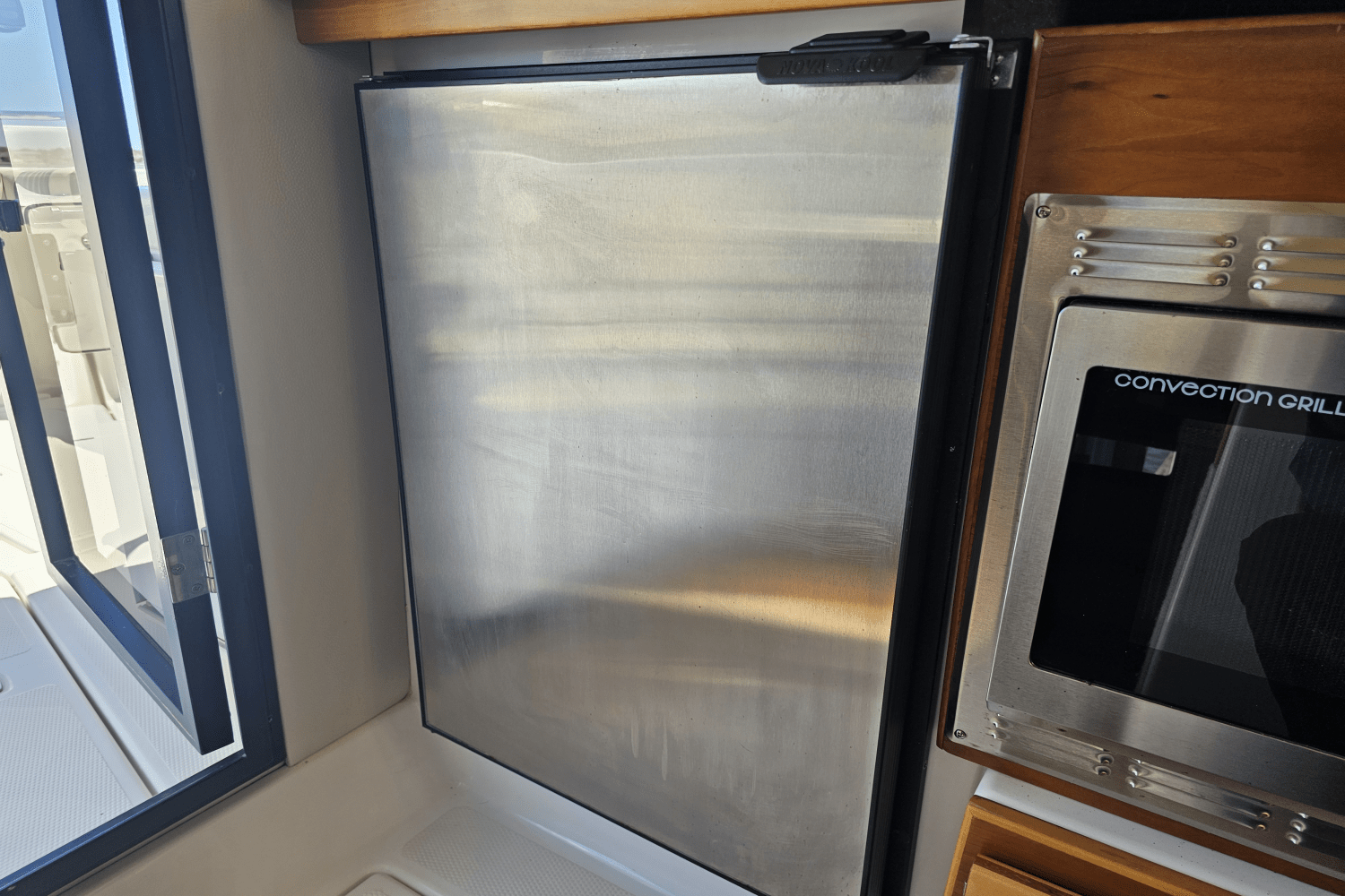 Slide: The Image of Cutwater 302 COUPE 2019 - 35