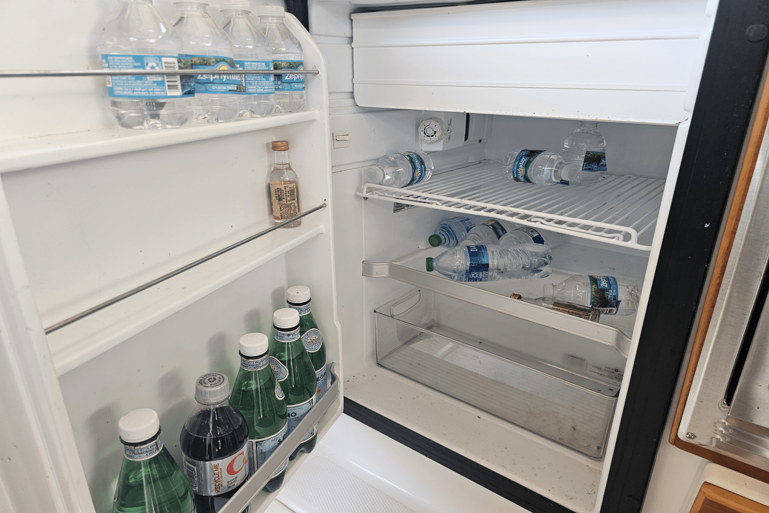 Slide: The Image of Cutwater 302 COUPE 2019 - 36