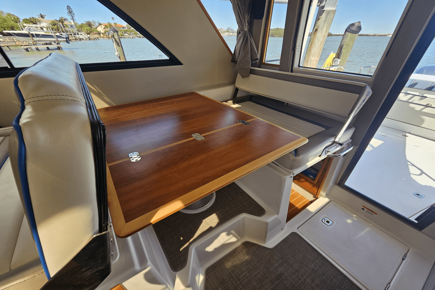 Slide: The Image of Cutwater 302 COUPE 2019 - 37