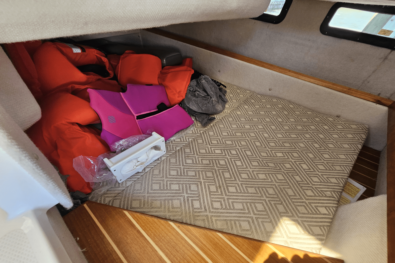 Slide: The Image of Cutwater 302 COUPE 2019 - 39