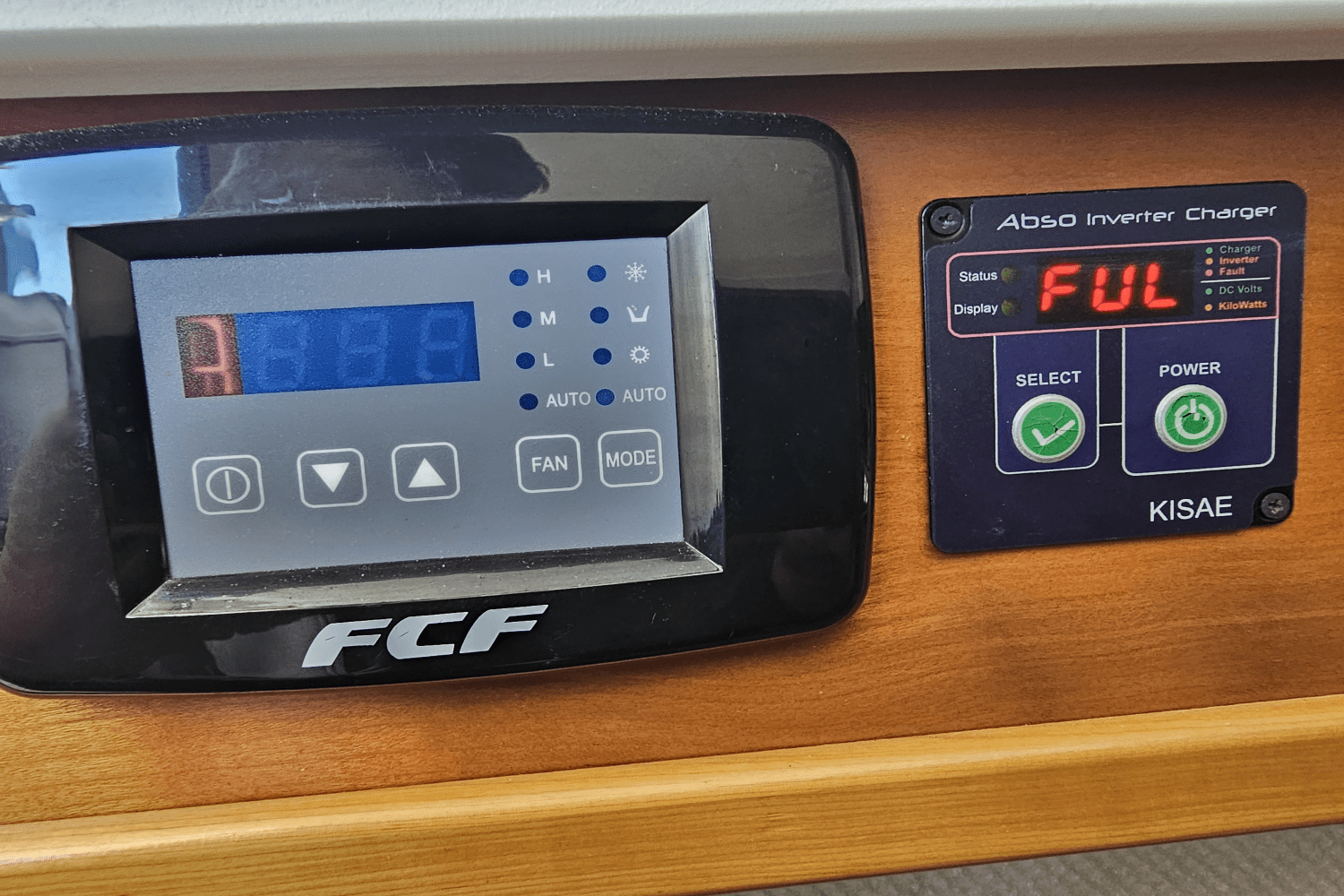 Slide: The Image of Cutwater 302 COUPE 2019 - 42