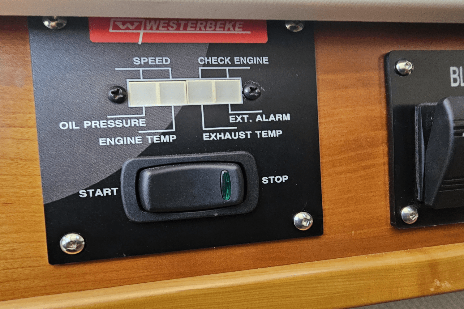 Slide: The Image of Cutwater 302 COUPE 2019 - 43