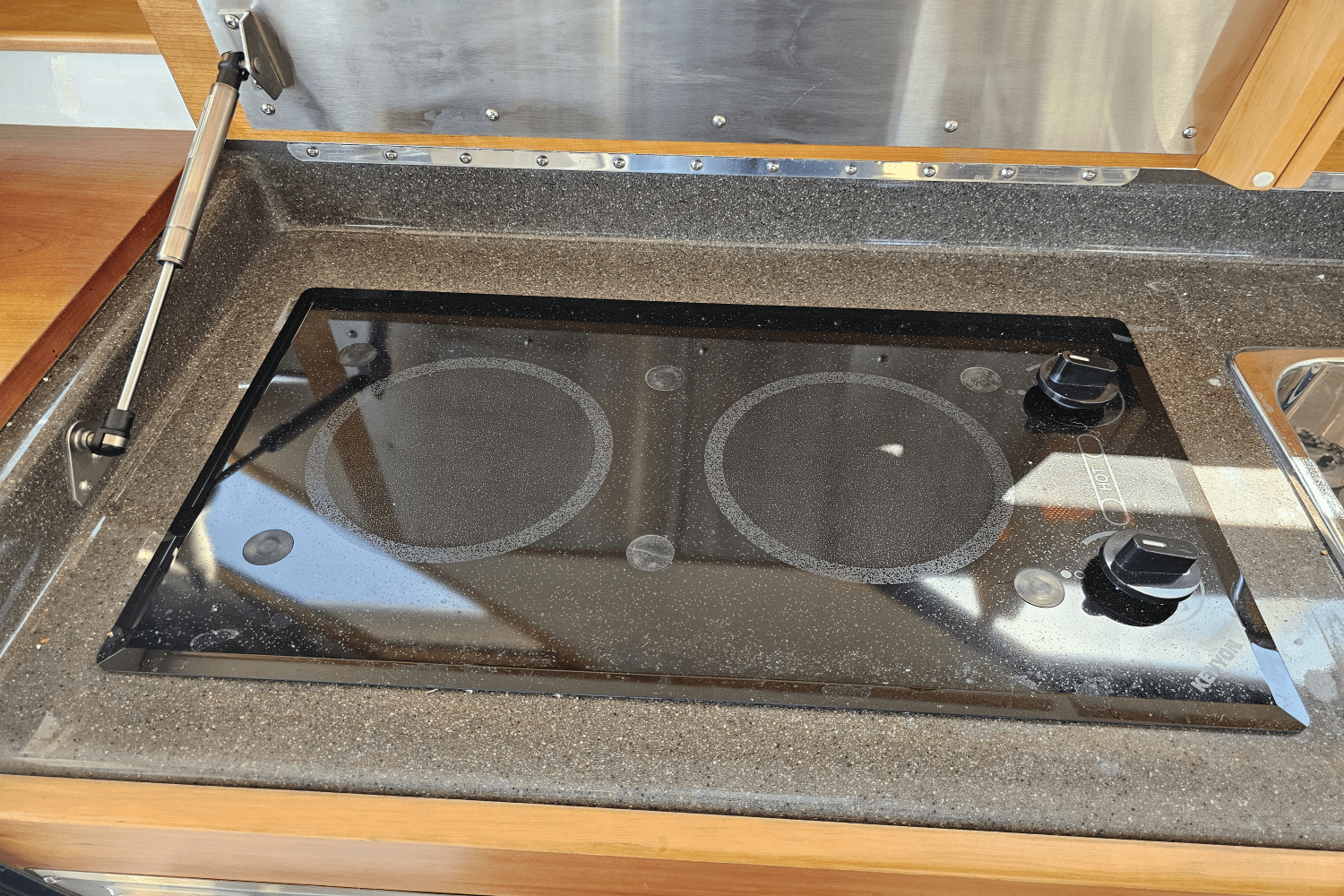 Slide: The Image of Cutwater 302 COUPE 2019 - 46