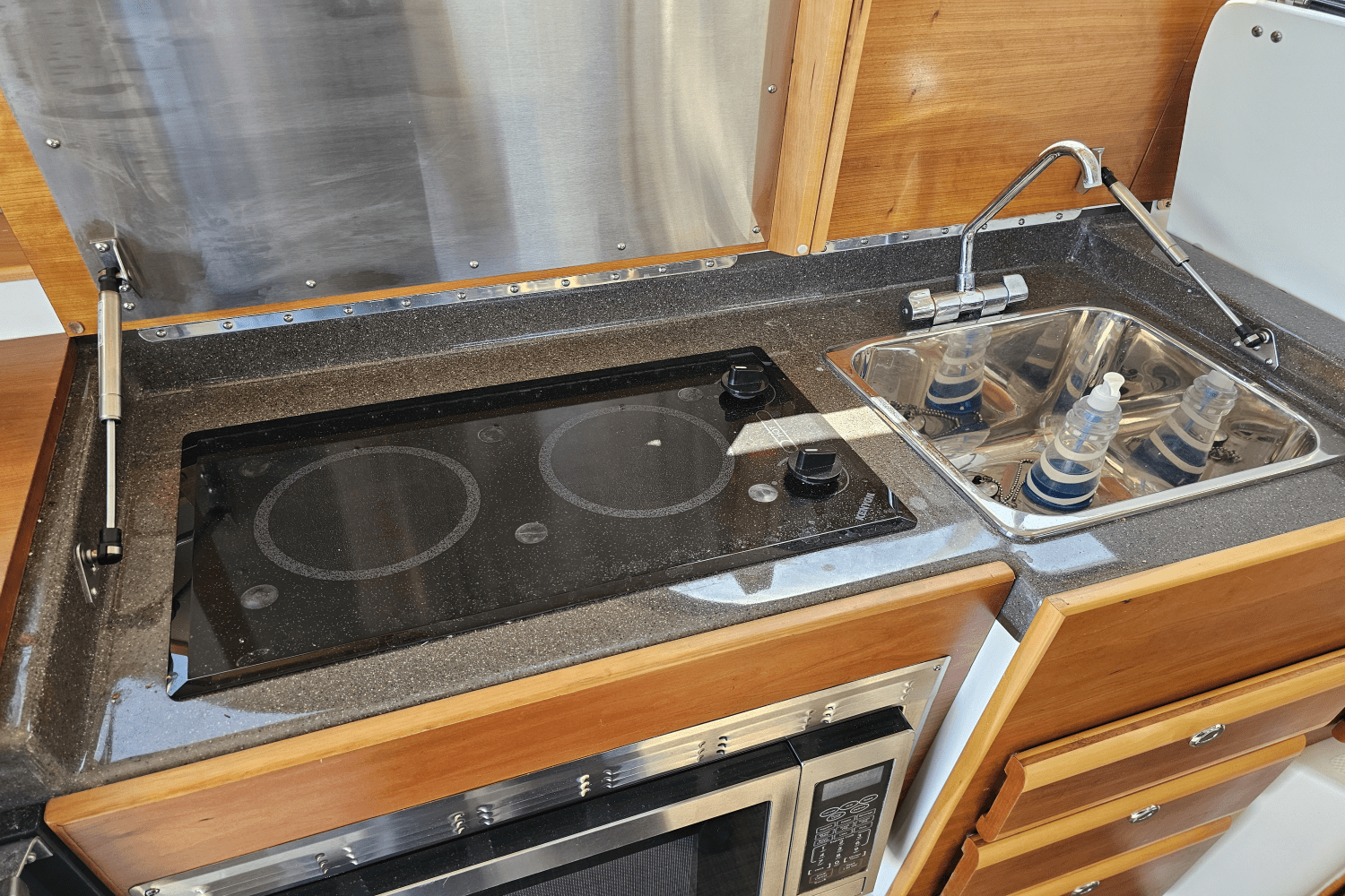 Slide: The Image of Cutwater 302 COUPE 2019 - 47