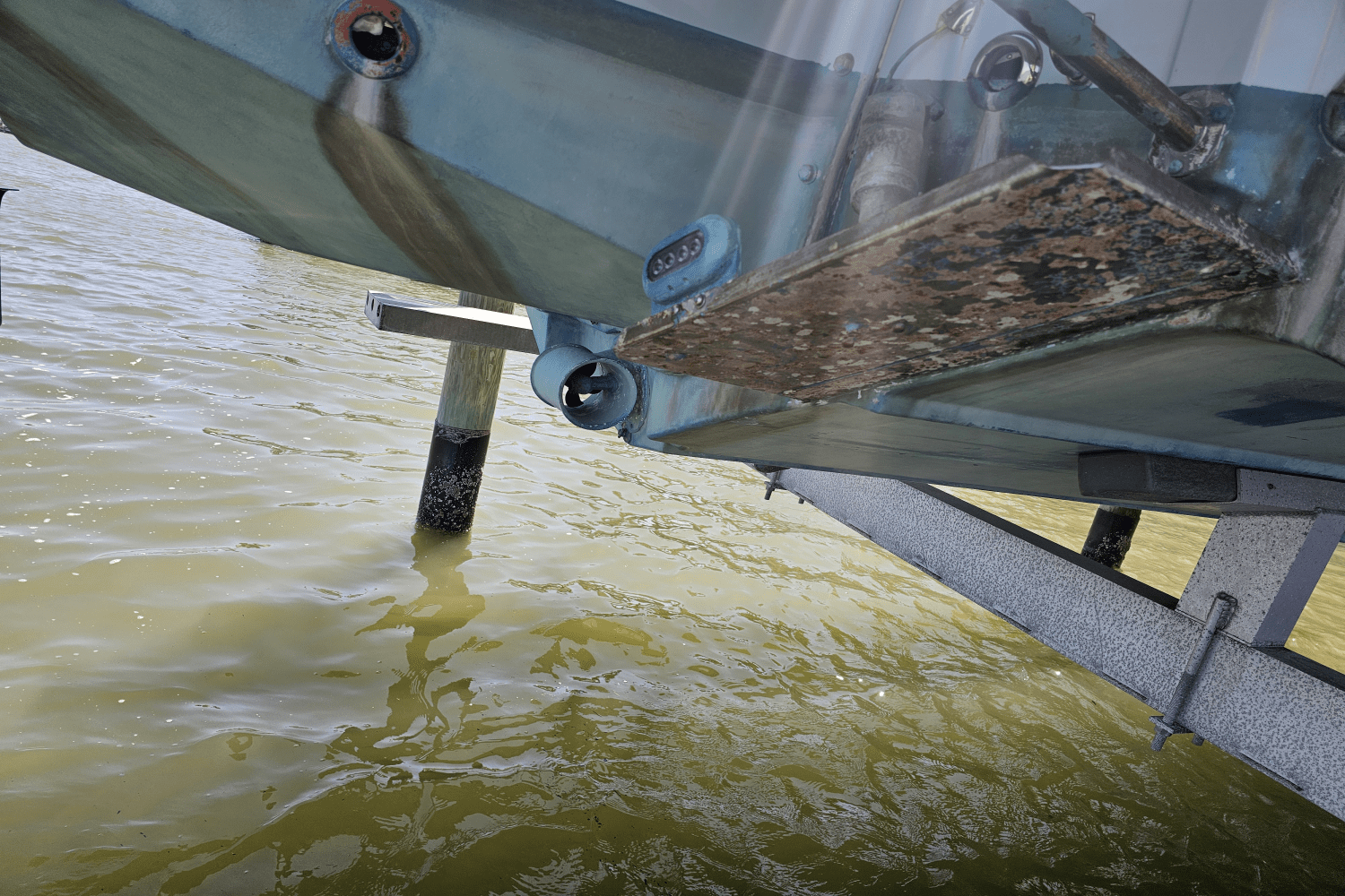 Slide: The Image of Cutwater 302 COUPE 2019 - 5