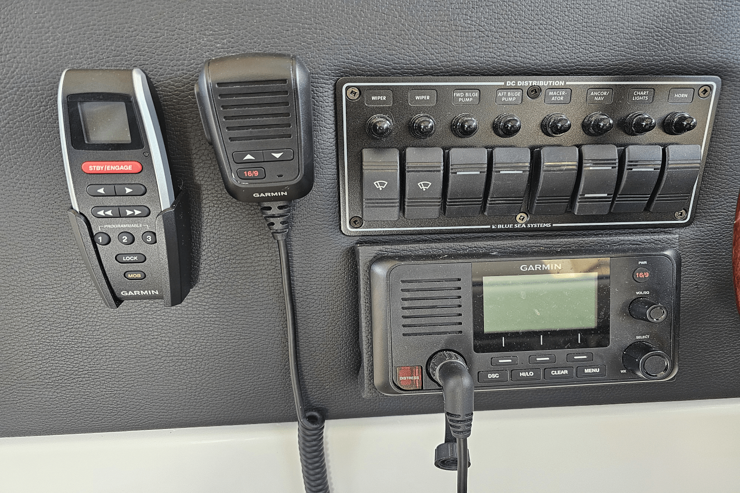 Slide: The Image of Cutwater 302 COUPE 2019 - 51