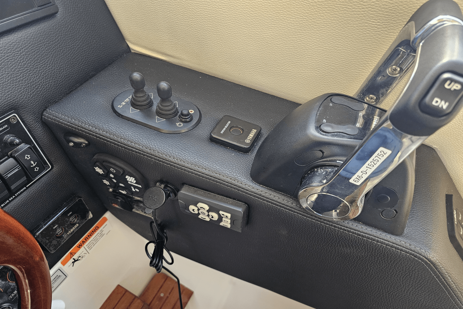 Slide: The Image of Cutwater 302 COUPE 2019 - 55