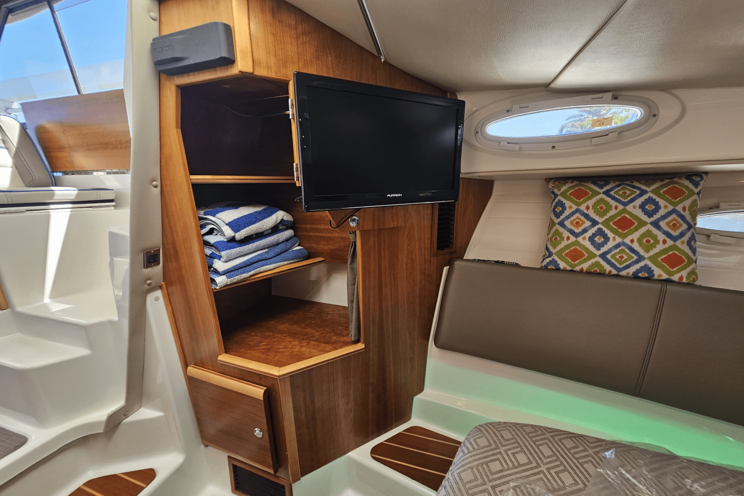 Slide: The Image of Cutwater 302 COUPE 2019 - 66