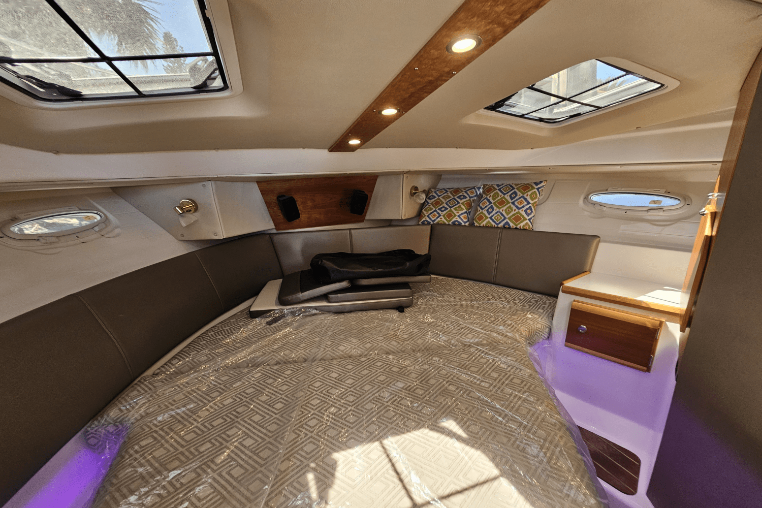 Slide: The Image of Cutwater 302 COUPE 2019 - 69