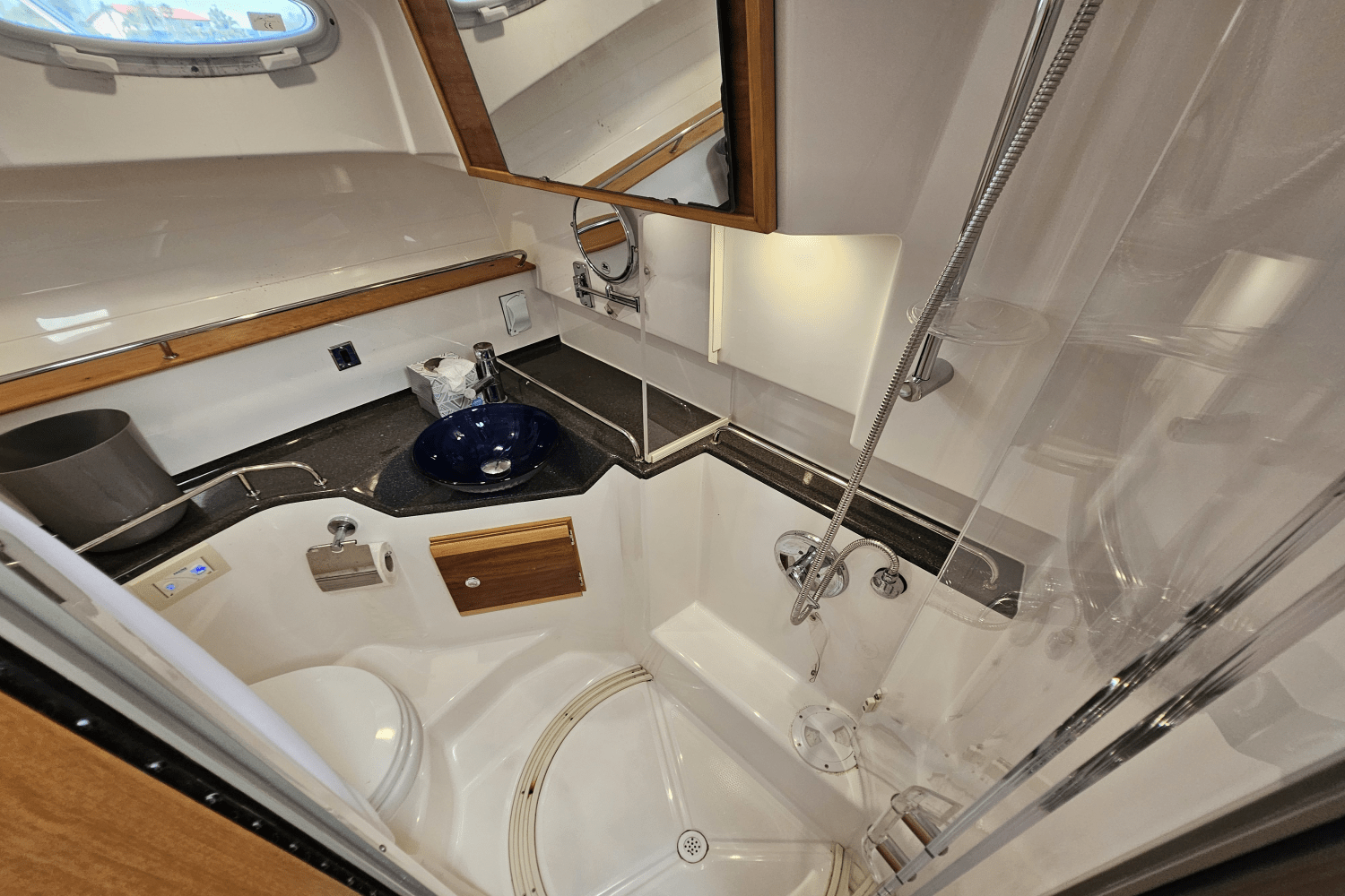 Slide: The Image of Cutwater 302 COUPE 2019 - 71