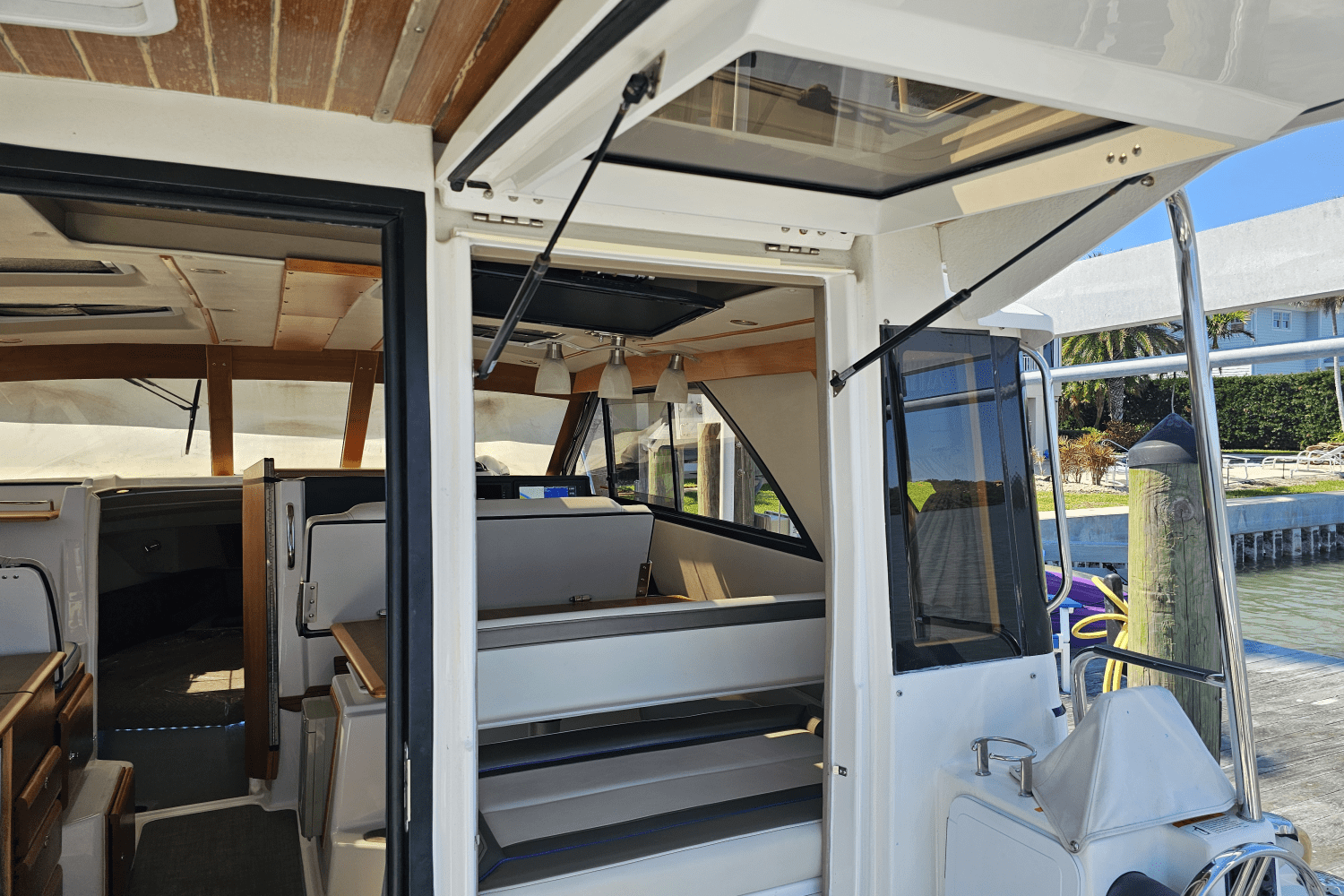 Slide: The Image of Cutwater 302 COUPE 2019 - 73