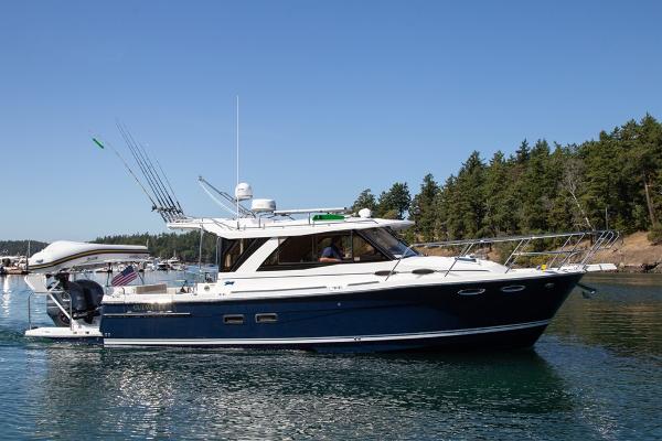 Slide: The Image of Cutwater 32 Coupe 2022 - 0