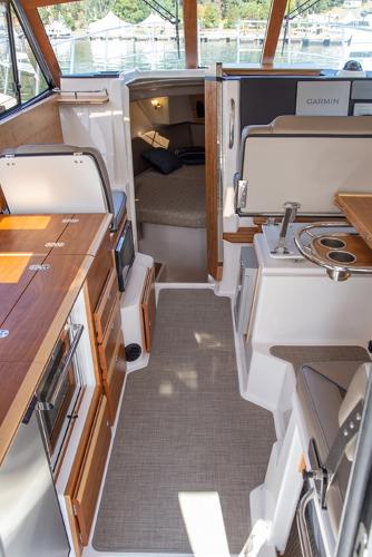 Slide: The Image of Cutwater 32 Coupe 2022 - 2
