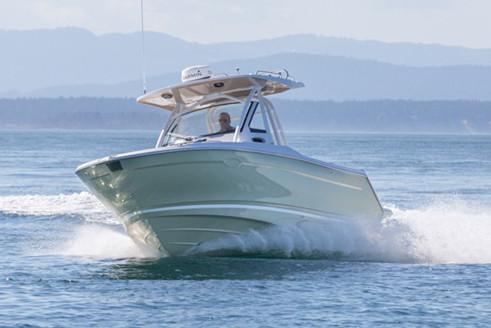 Slide: The Image of Cutwater C-24 CW 2020 - 3